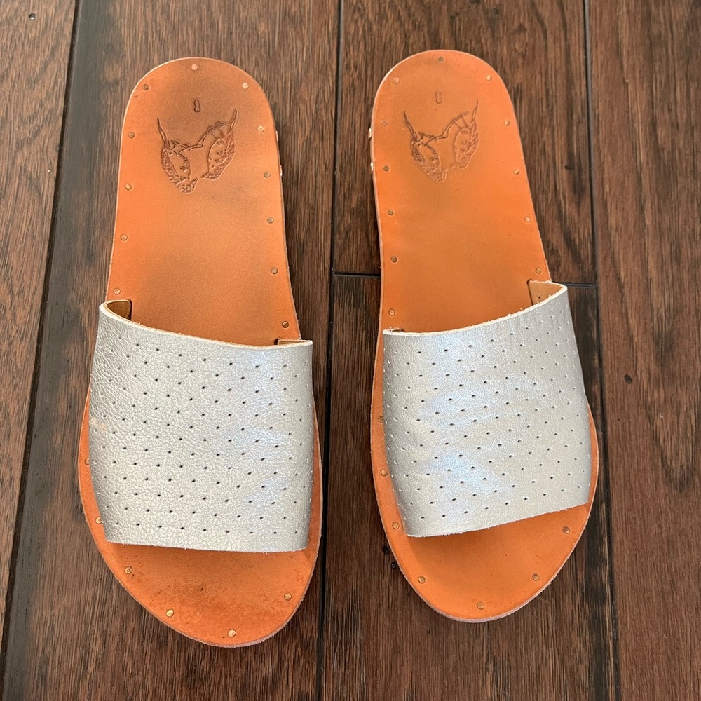 Beek size 8 silver perforated slides